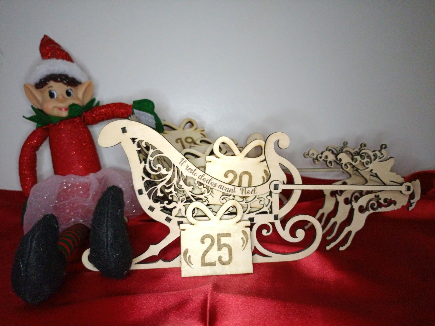 Traîneau du Père Noël en bois – Compte à rebours avant Noël décoratif 🎄