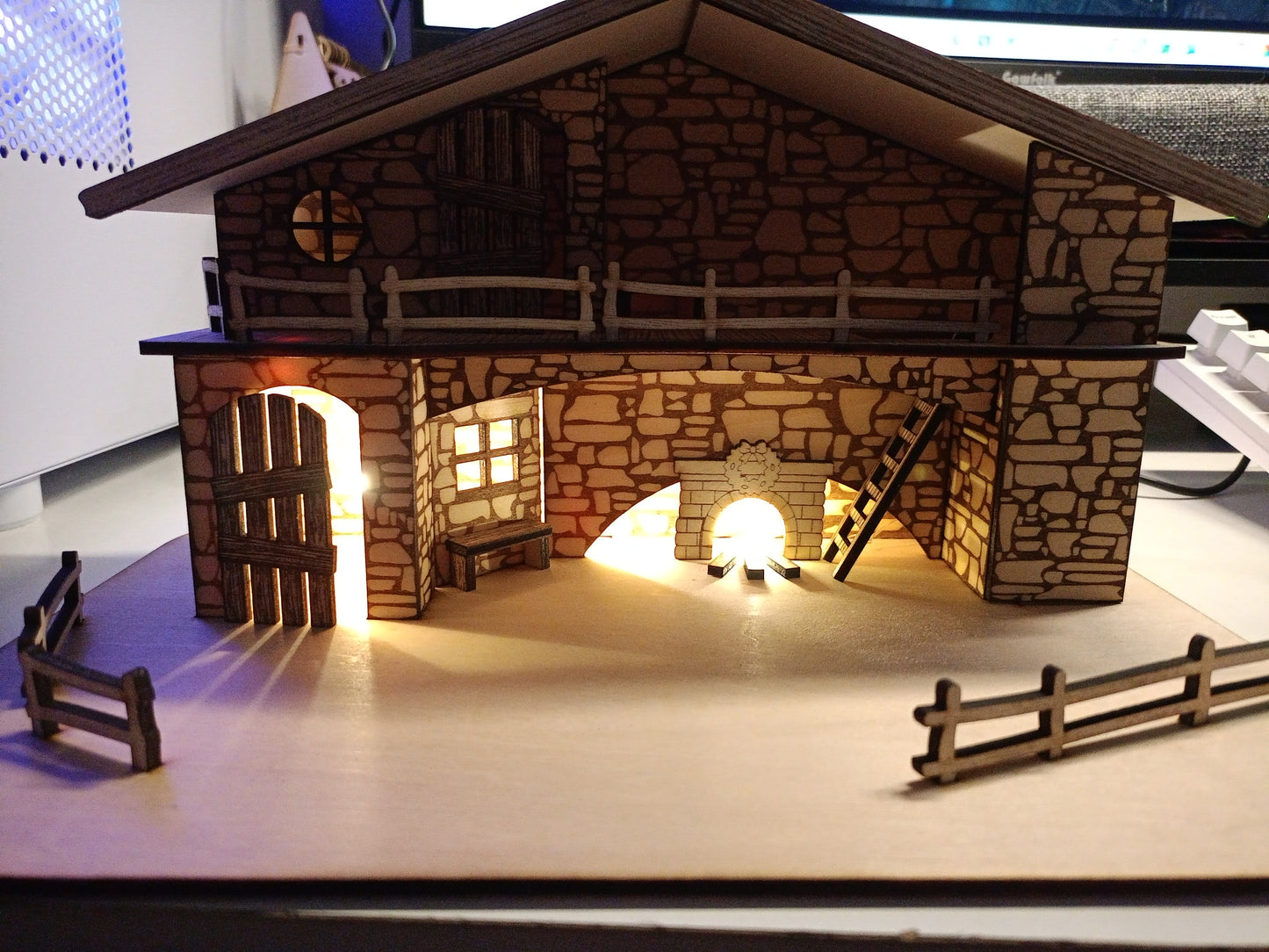 Crèche en Bois Lumineuse – Chalet miniature artisanal avec éclairage LED