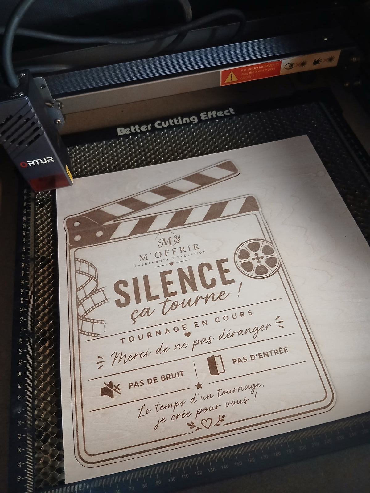 Pancarte “Silence, ça tourne !” personnalisée en bois – Clap de tournage