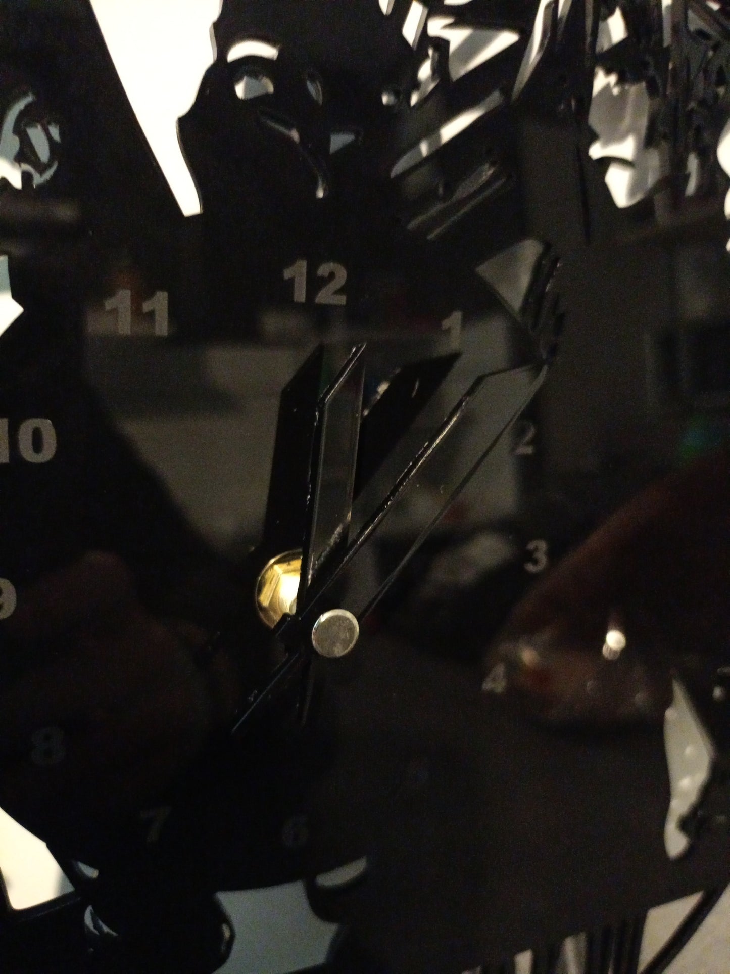 Horloge murale geek découpée