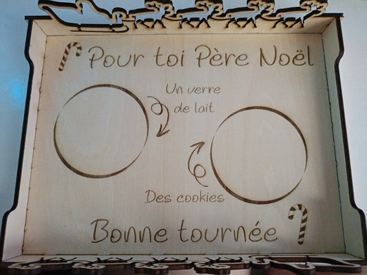 Plateau en Bois Gravé pour le Père Noël – Support Lait et Cookies
