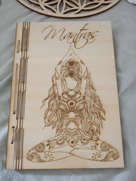 Carnet en bois gravé