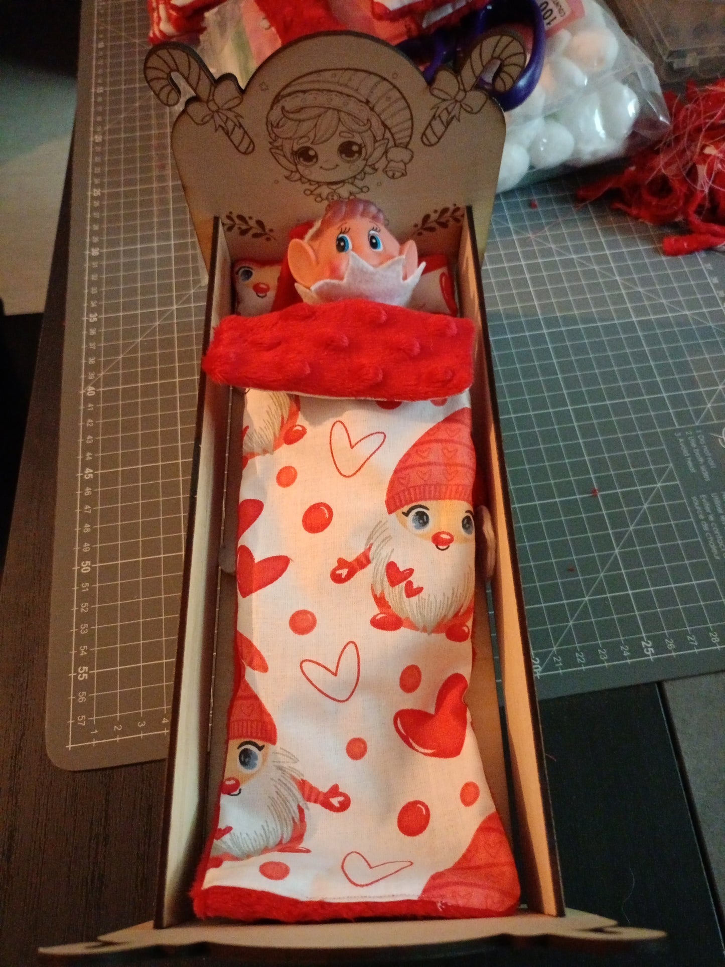 Lit en bois pour lutin de Noël – Accessoire magique pour le lutin farceur 🎄