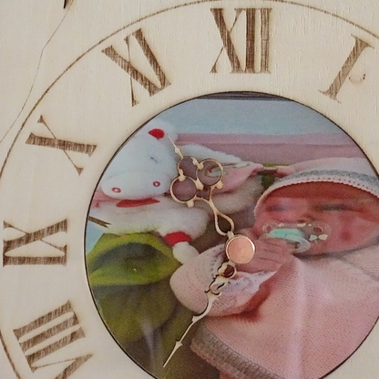 Horloge naissance personnalisée en bois – Prénom & photo